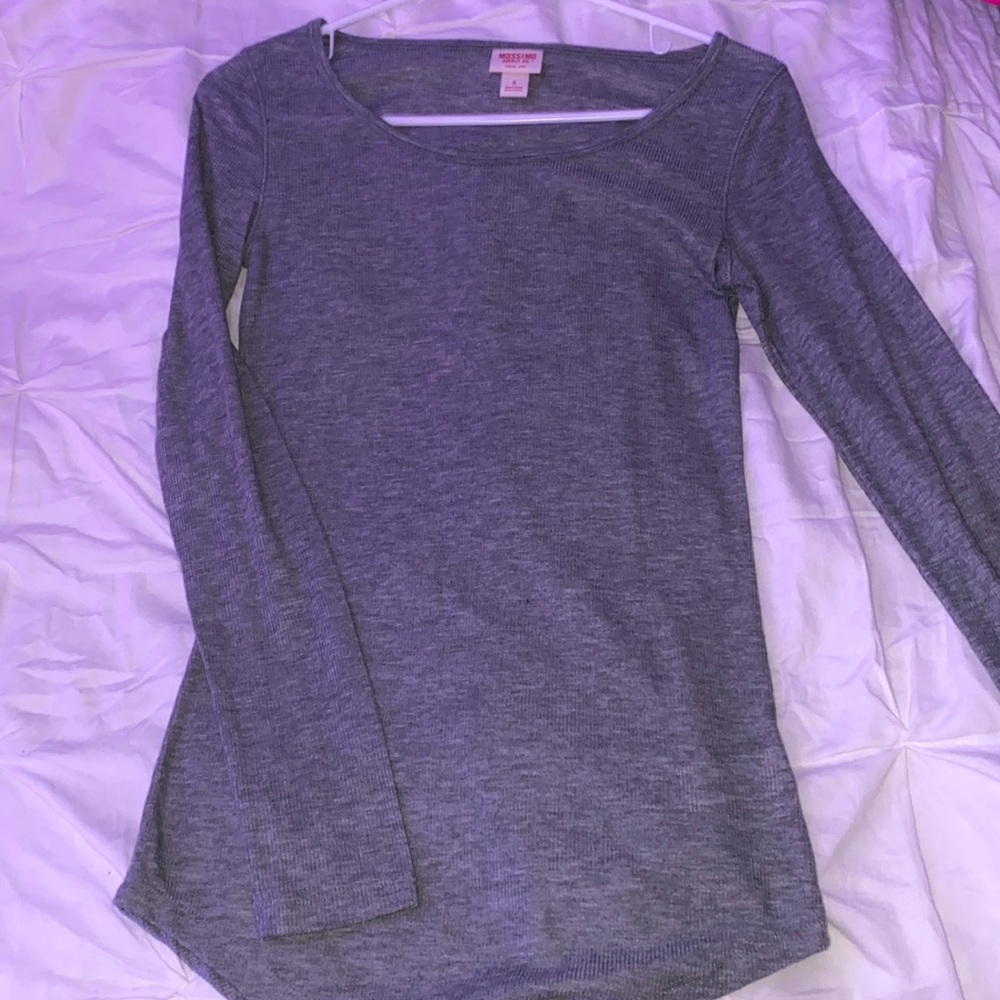 gray long sleeve